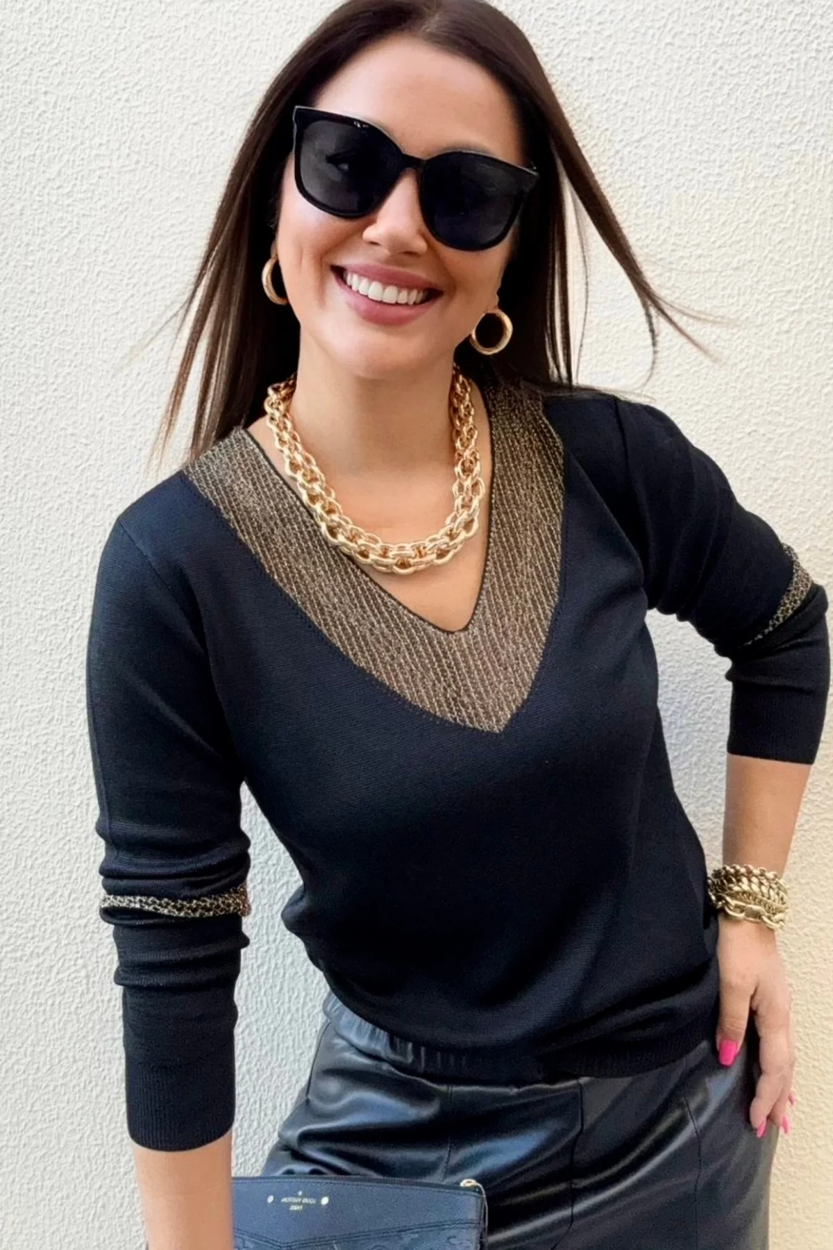 Kadın Siyah V Yaka Yakası Simli Likralı Rahat Kalıp İnce Triko Buluz