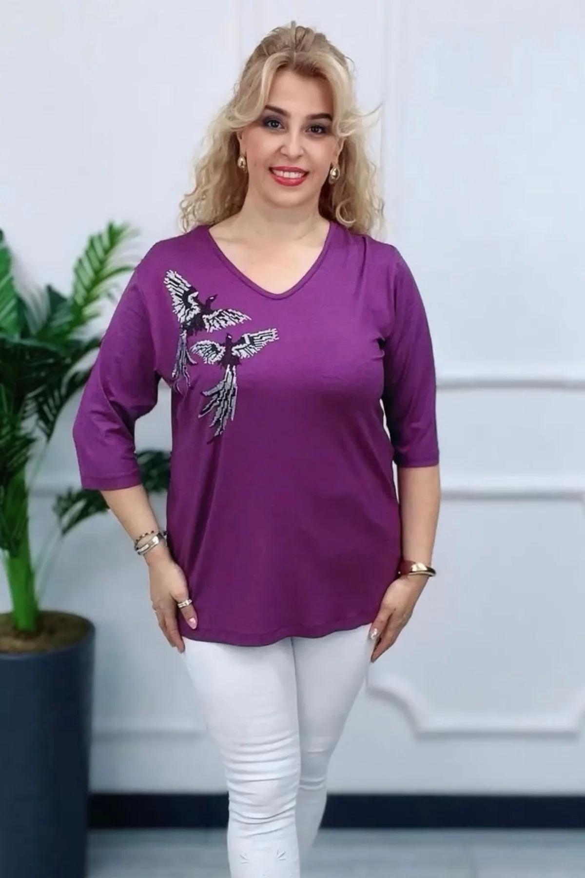 Kadın Mor Büyük Beden V Yaka Göğsü Taş Baskılı Kuşlu Likralı Buluz