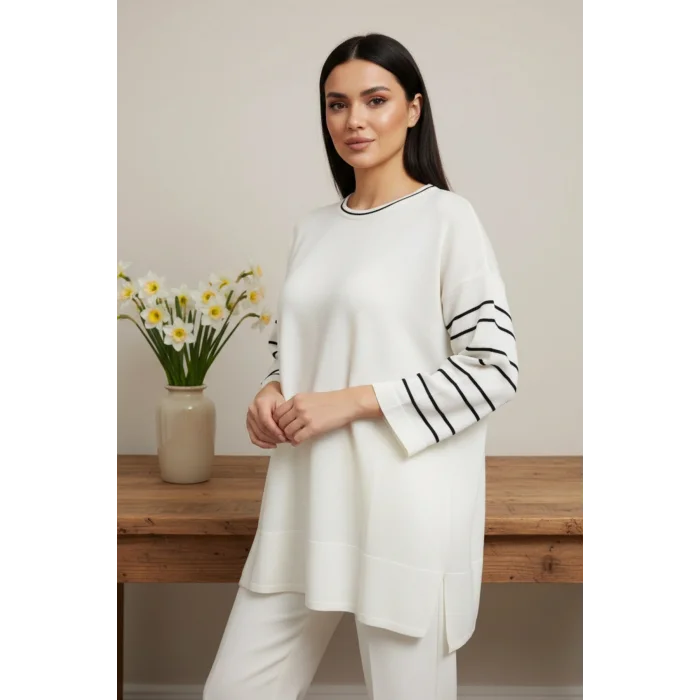 Kadın Beyaz Bisiklet Yaka Kollar Biyeli Kol Ucu Ve Eteği Yırtmaçlı Simli İthal İplik İnce Tiriko Tunik Buluz
