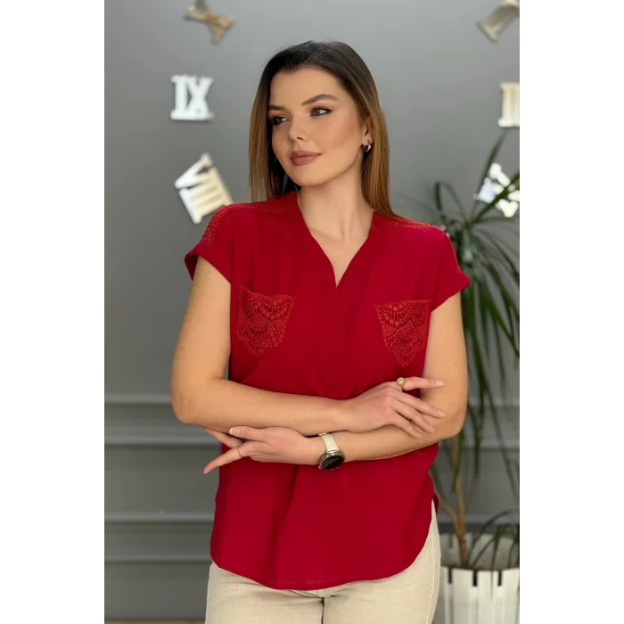 Kadın Kırmızı rengi Omzu Ve Cebi Güpürlü Keten Kumaş Kısa Kol Buluz Gömlek