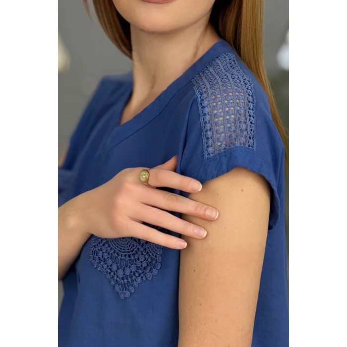 Kadın Mavi Omzu Ve Cebi Güpürlü Keten Kumaş Kısa Kol Buluz Gömlek