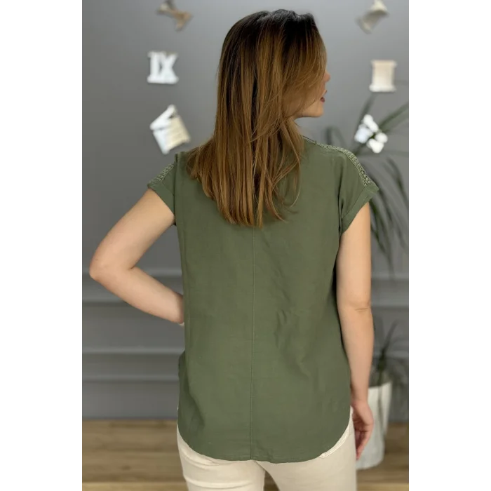 Kadın Yeşil Omzu Ve Cebi Güpürlü Keten Kumaş Kısa Kol Buluz Gömlek