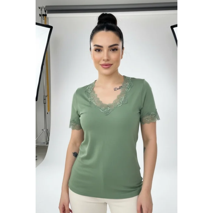 Kadın YEŞİL V Yaka Yakası Ve Kol Ucu Dantelli Likralı Esnek Kısa Kol Bluz