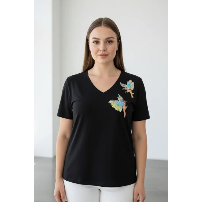 Kadın SİYAH V Yaka Göğsü Kuş İşlemeli % 100 Pamuk Penye Kumaş Kısa Kol Bluz