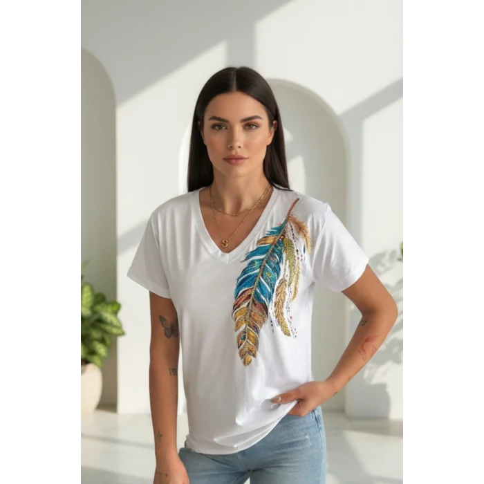 Kadın BEYAZ V Yaka Omzu Tüylü  İşlemeli % 100 Pamuk Penye Kumaş Kısa Kol Bluz