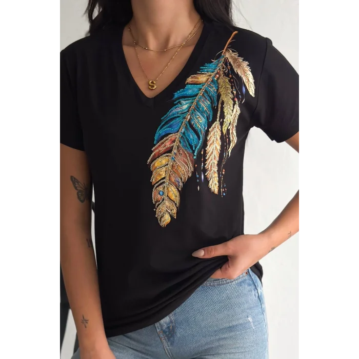 Kadın SİYAH V Yaka Omzu Tüylü İşlemeli % 100 Pamuk Penye Kumaş Kısa Kol Bluz