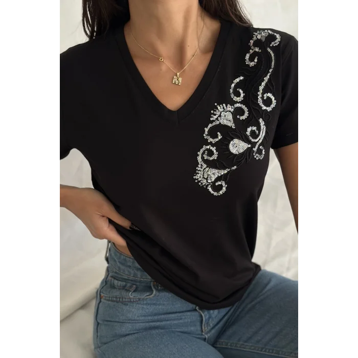 Kadın SİHAY V Yaka Omuz İşlemeli % 100 Pamuk Penye Kumaş Kısa Kol Bluz