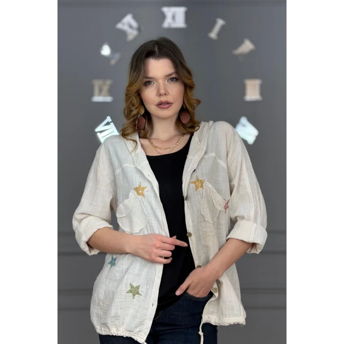Kadın TAŞ RENGİ Organik Yıkamalı Keten Kumaş Arkası Pamuk Penye Kapüşonlu File Ve Yıldız Pul Nakışlı Gömlek Ceket