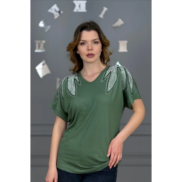 Kadın Yeşil Büyük Beden V Yaka Omuzlar Yaprak Kristal Taş İşlemeli Likralı Kısa Kol Buluz