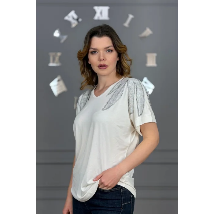 Kadın Beyaz Büyük Beden V Yaka Omuzlar Yaprak Kristal Taş İşlemeli Likralı Kısa Kol Buluz