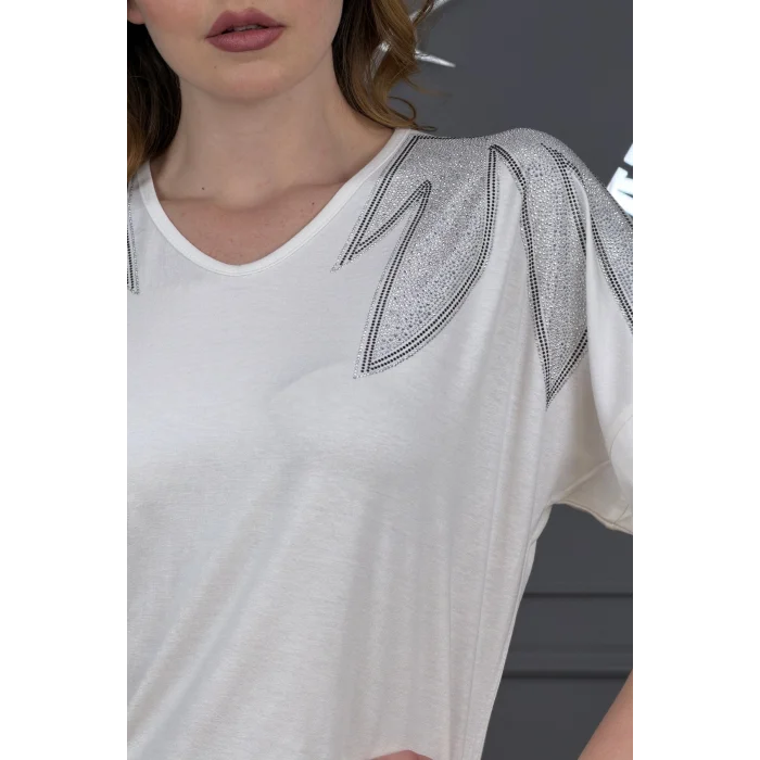 Kadın Beyaz Büyük Beden V Yaka Omuzlar Yaprak Kristal Taş İşlemeli Likralı Kısa Kol Buluz