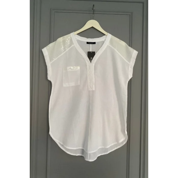 Kadın Beyaz Omzu Ve Cebi Pulpeyet Nkışlı Keten Kumaş Kısa Kol Buluz Gömlek