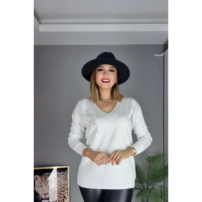 Kadın Beyaz V Yaka Omzu Kristal İnci Ve Taş İşlemeli Likralı Tiriko Kazak Bluz