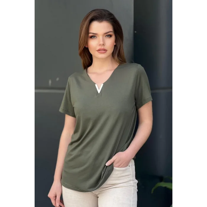 Kadın Yeşil Büyük Beden V Yaka Yakası Metal Aksesuarlı Likralı Kısa Kol Buluz