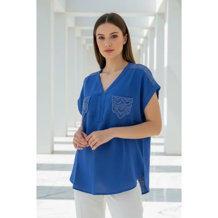 Kadın Mavi Omzu Ve Cebi Güpürlü Keten Kumaş Kısa Kol Buluz Gömlek