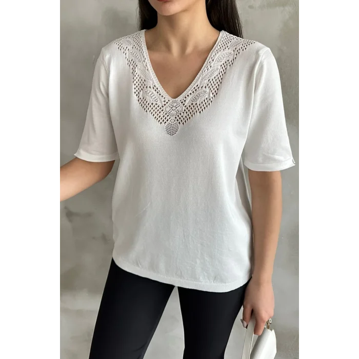 Kadın Beyaz V Yaka Yakası Ve Sırtı Detaylı Soğuk İpilik Merserize Likralı Buluz
