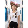 Kadın Beyaz V Yaka Omzu İşlemeli % 100 Pamuk Penye Kumaş Kısa Kol Bluz