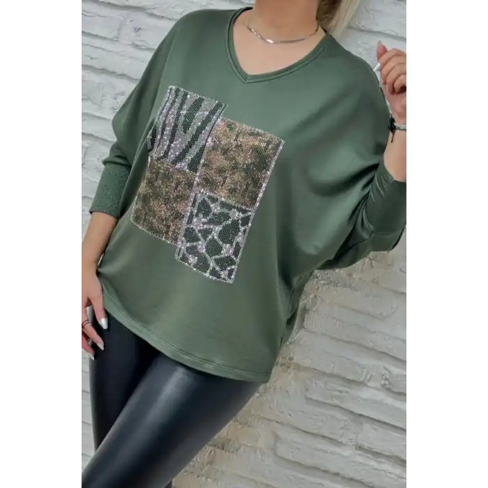 Kadın Haki Yeşil Büyük Beden V Yaka Önü Leopar Kristal Taş İşlemeli Likralı Yarasa Kol Bluz