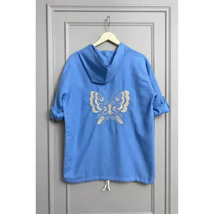 Kadın Açık Mavi Büyük Beden Sırtı Kelebek Nakışlı Kol Katlamalı Pamuk Keten Kumaş Gömlek Ceket