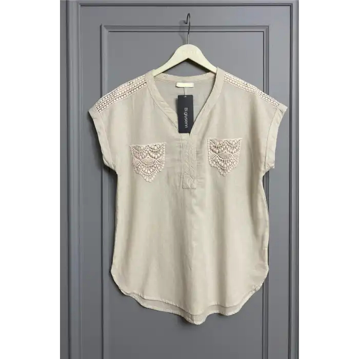 Kadın BEJ rengi Omzu Ve Cebi Güpürlü Keten Kumaş Kısa Kol Buluz Gömlek