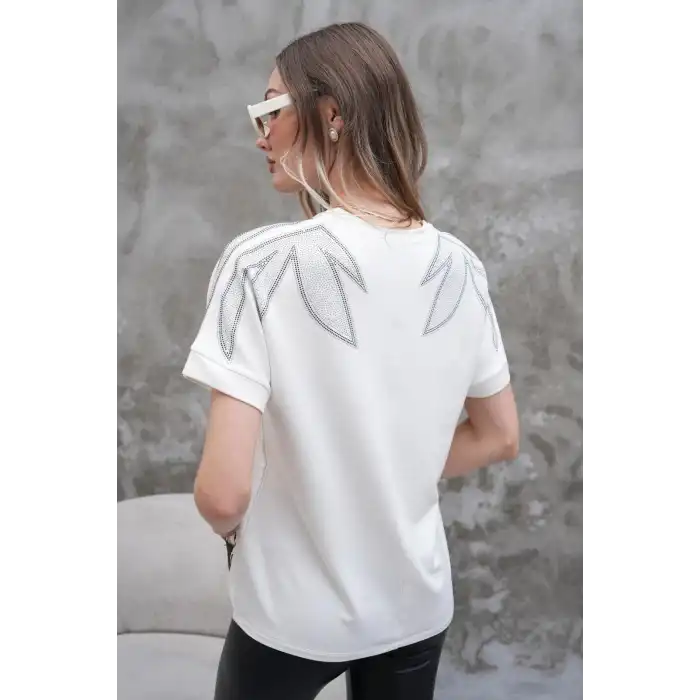 Kadın Beyaz Büyük Beden V Yaka Omuzlar Yaprak Kristal Taş İşlemeli Likralı Kısa Kol Buluz