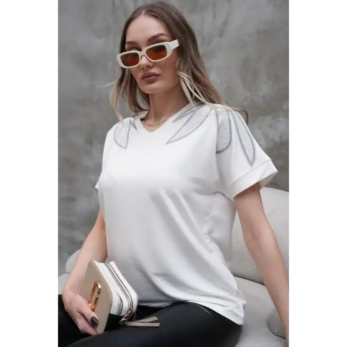 Kadın Beyaz Büyük Beden V Yaka Omuzlar Yaprak Kristal Taş İşlemeli Likralı Kısa Kol Buluz