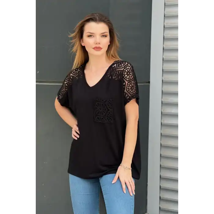 Kadın Siyah Büyük Beden V Yaka Omzu Ve Cebi Güpürlü Likralı Buluz