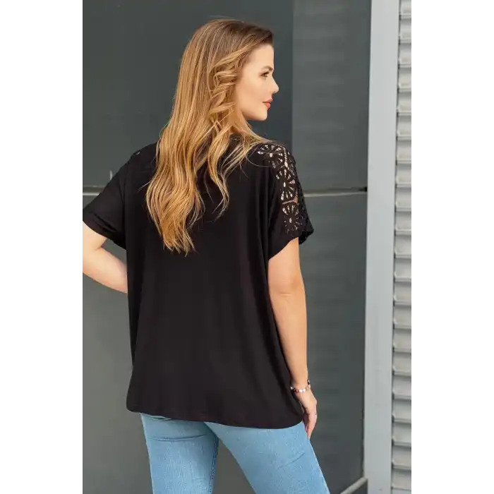 Kadın Siyah Büyük Beden V Yaka Omzu Ve Cebi Güpürlü Likralı Buluz