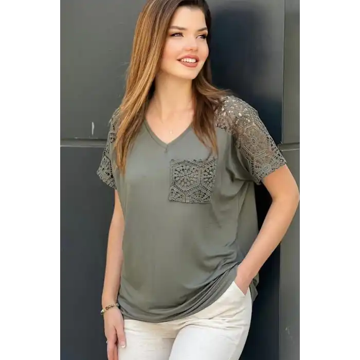 Kadın Yeşil  Büyük Beden V Yaka Omzu Ve Cebi Güpürlü Likralı Buluz