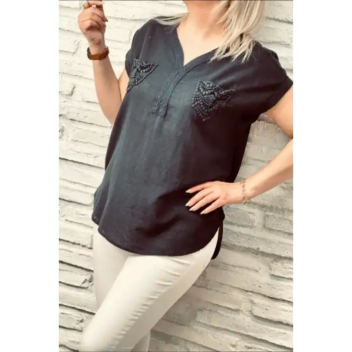 Kadın Siyah Omzu Ve Cebi Güpürlü Keten Kumaş Kısa Kol Buluz Gömlek