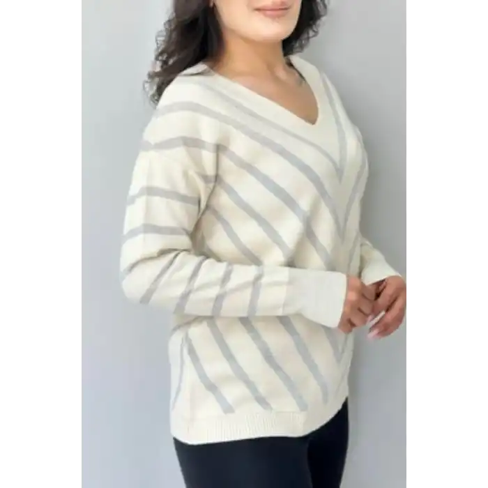 Kadın Beyaz  V Yaka Verev Sim Çizgili Likralı İnce Tiriko Yumuşak Dokulu Kazak