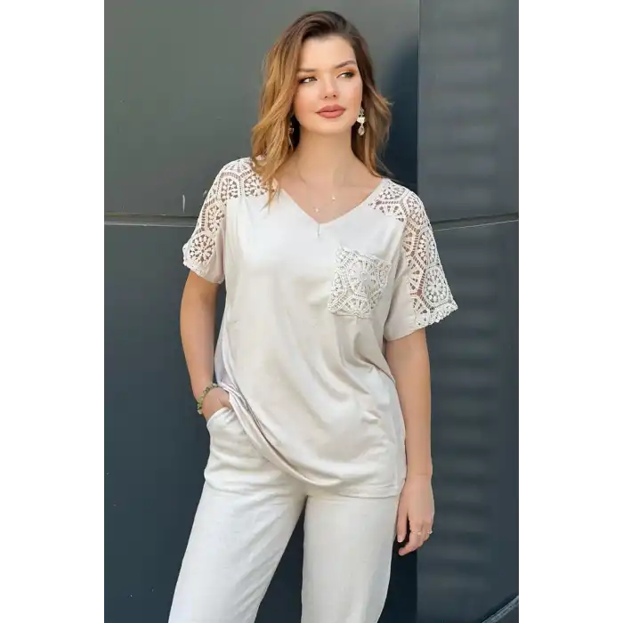 Kadın Krem Büyük Beden V Yaka Omzu Ve Cebi Güpürlü Likralı Buluz
