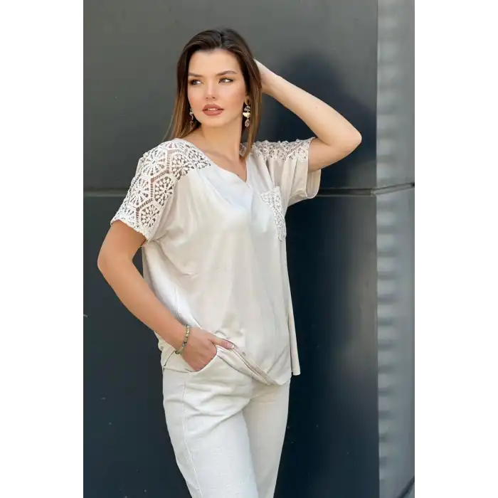 Kadın Krem Büyük Beden V Yaka Omzu Ve Cebi Güpürlü Likralı Buluz