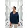 Kadın Lacivert V Yaka Yakası Çift Renkli Pamuk Örgü Likarlı İnce Triko Buluz