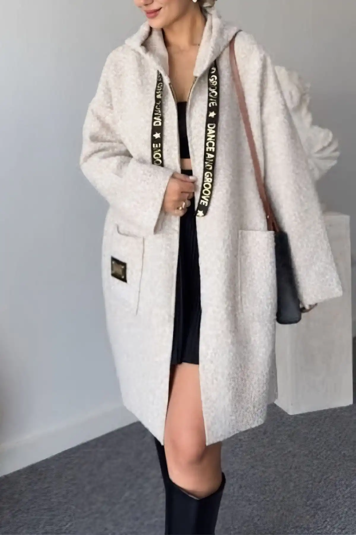 Kadın Kapüsonlu EKRU Cepli Kıvırcık Buklet Kumaş ASTARSIZ Mevsimlik Mont