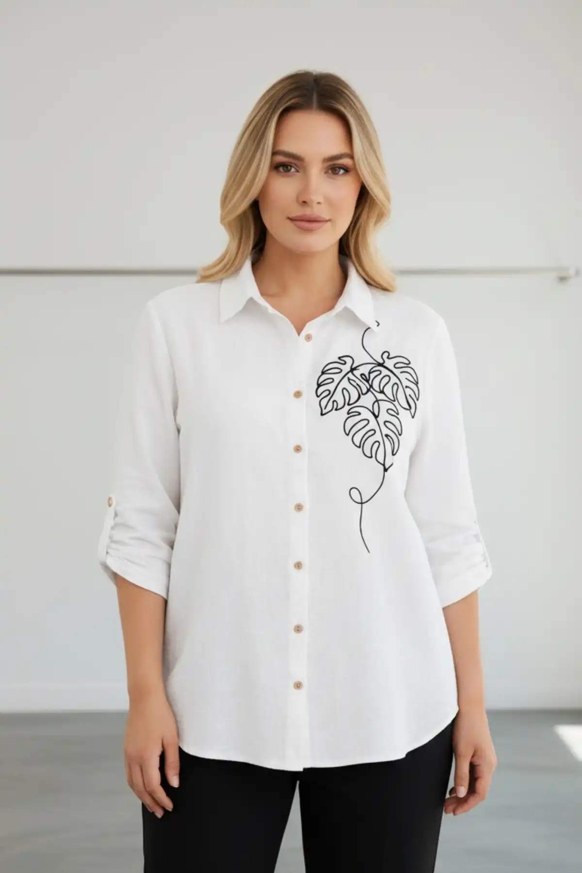 Kadın Beyaz Göğsü Nakış Detaylı Müslin Kumaş Kol Katlamalı Gömlek