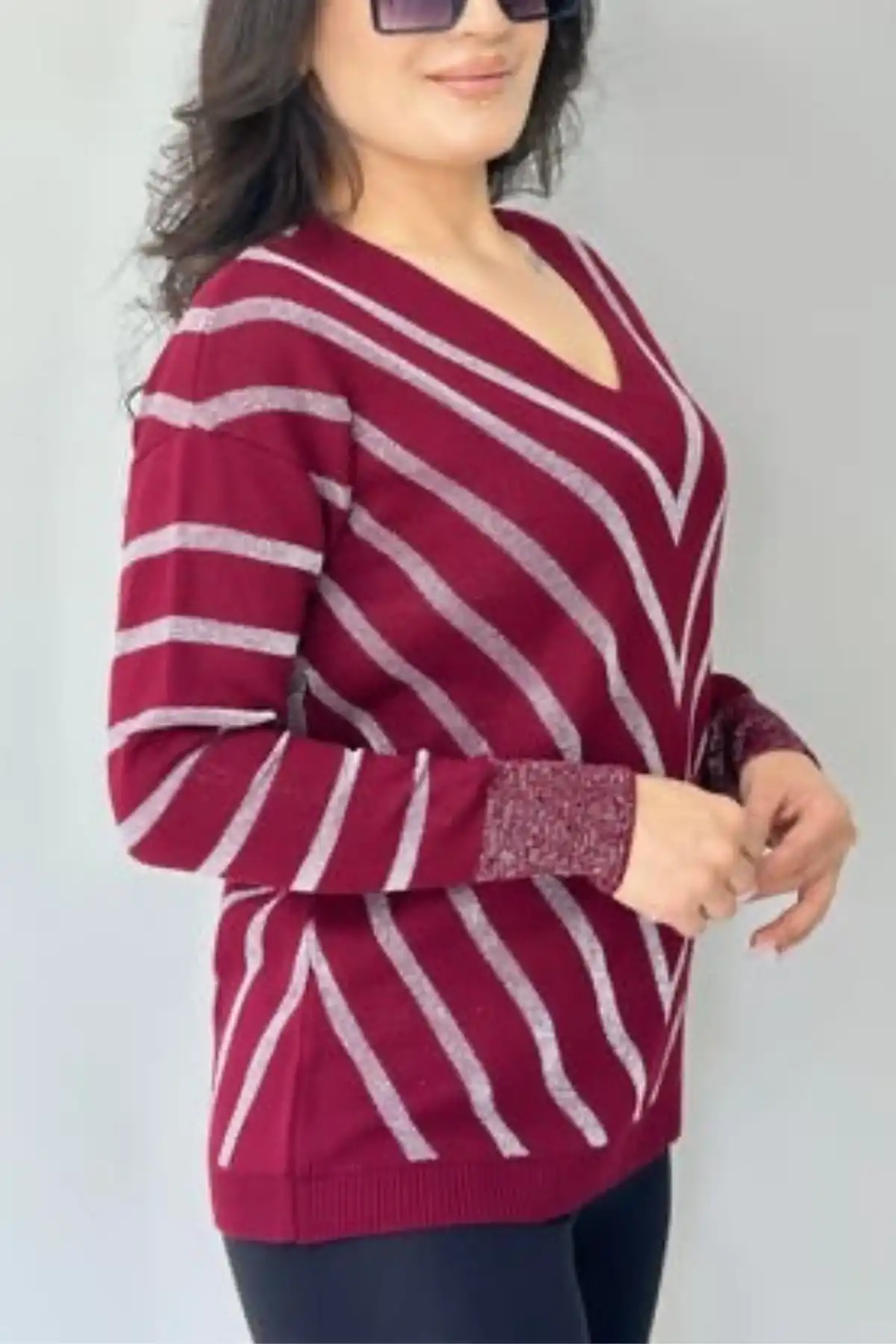 Kadın Bordo V Yaka Verev Sim Çizgili Likralı İnce Tiriko Yumuşak Dokulu Kazak
