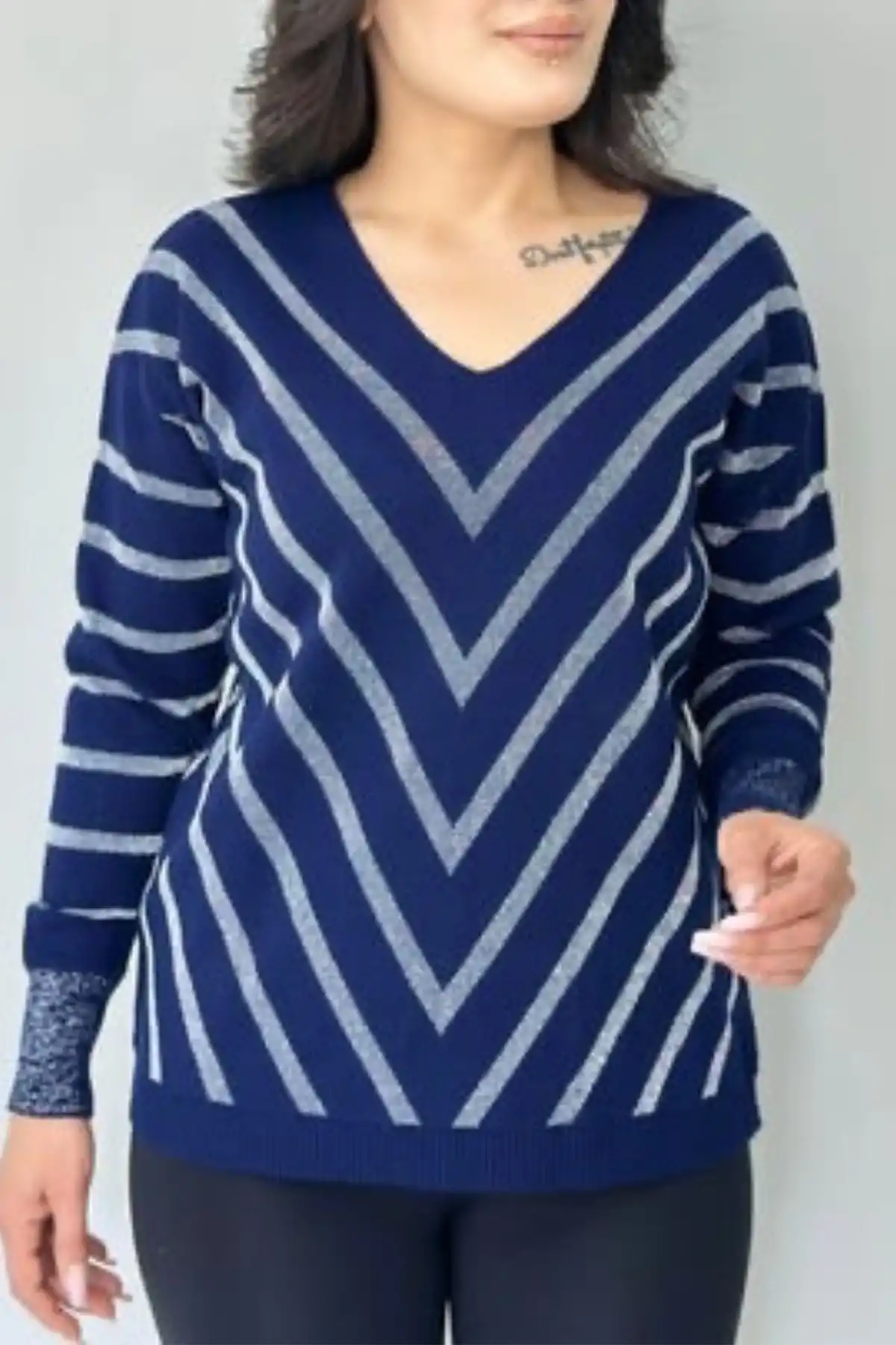 Kadın Lacivert V Yaka Verev Sim Çizgili Likralı İnce Tiriko Yumuşak Dokulu Kazak
