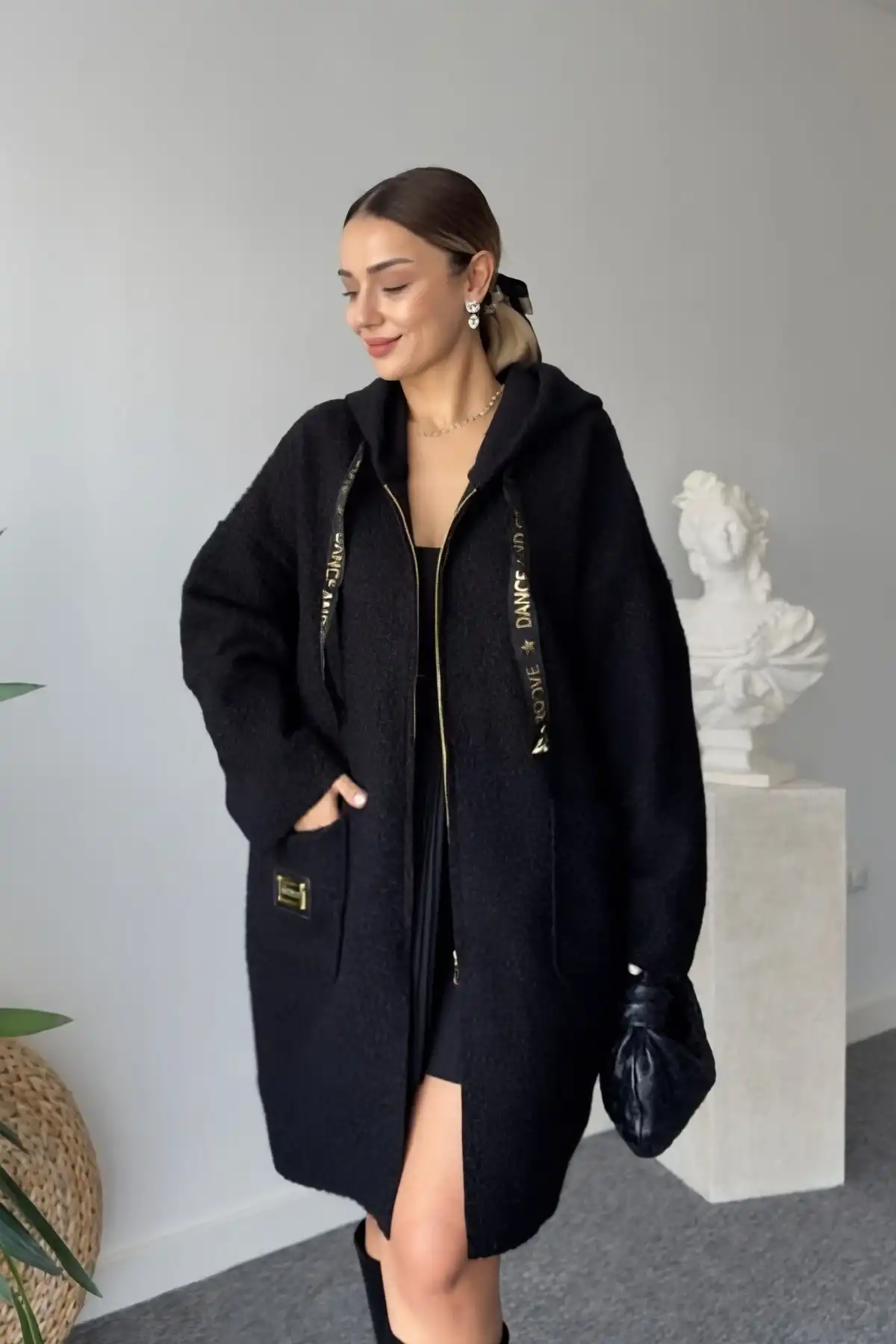 Kadın Kapüsonlu Siyah Cepli Kıvırcık Buklet Kumaş ASTARSIZ Mevsimlik Mont