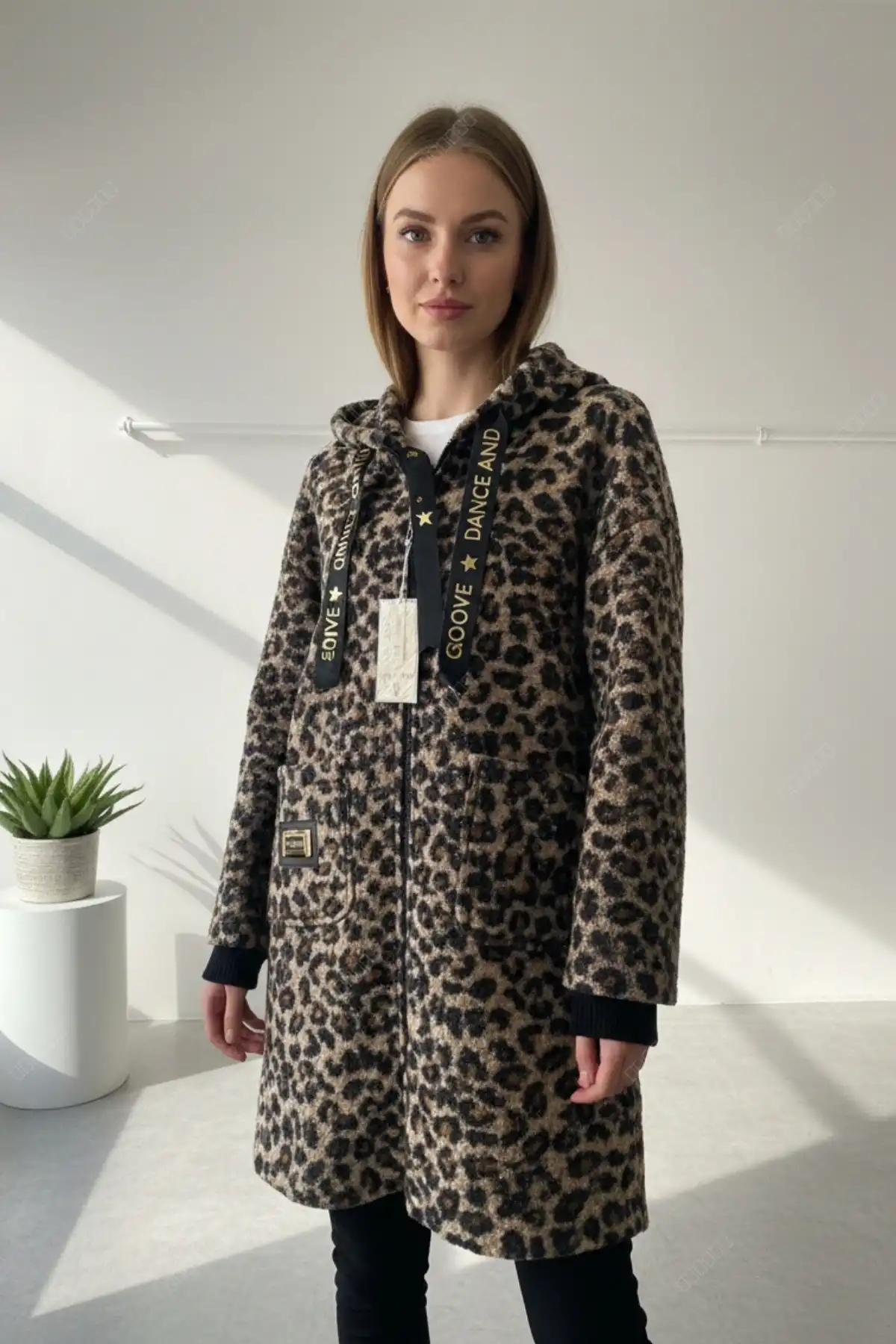 Kadın Kapüsonlu Siyah LEOPAR DESENLİ Cepli Kıvırcık Buklet Kumaş ASTARSIZ Mevsimlik Mont