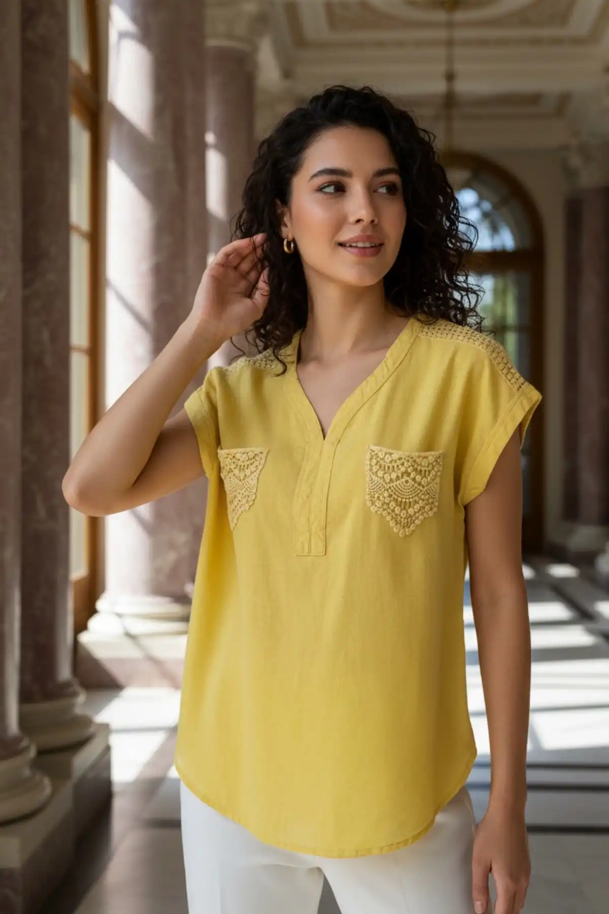 Kadın Sarı Omzu Ve Cebi Güpürlü Keten Kumaş Kısa Kol Buluz Gömlek