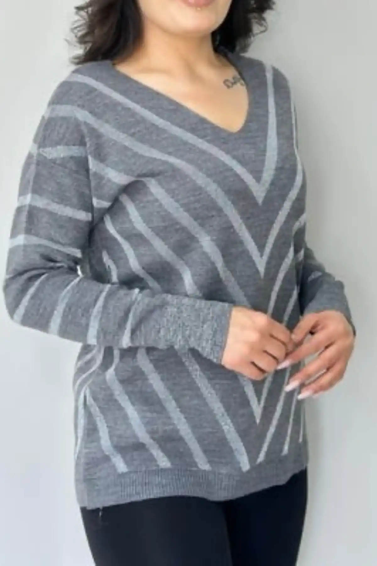 Kadın Gıri V Yaka Verev Sim Çizgili Likralı İnce Tiriko Yumuşak Dokulu Kazak