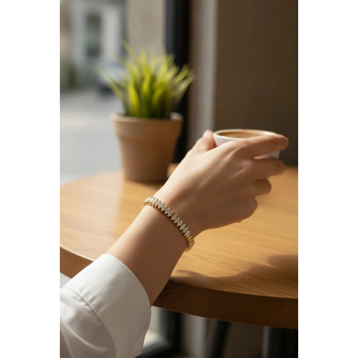 CM Arpa Model Zirkon Taşlı VIP Seri Gold Renk Pirinç Kadın Bileklik