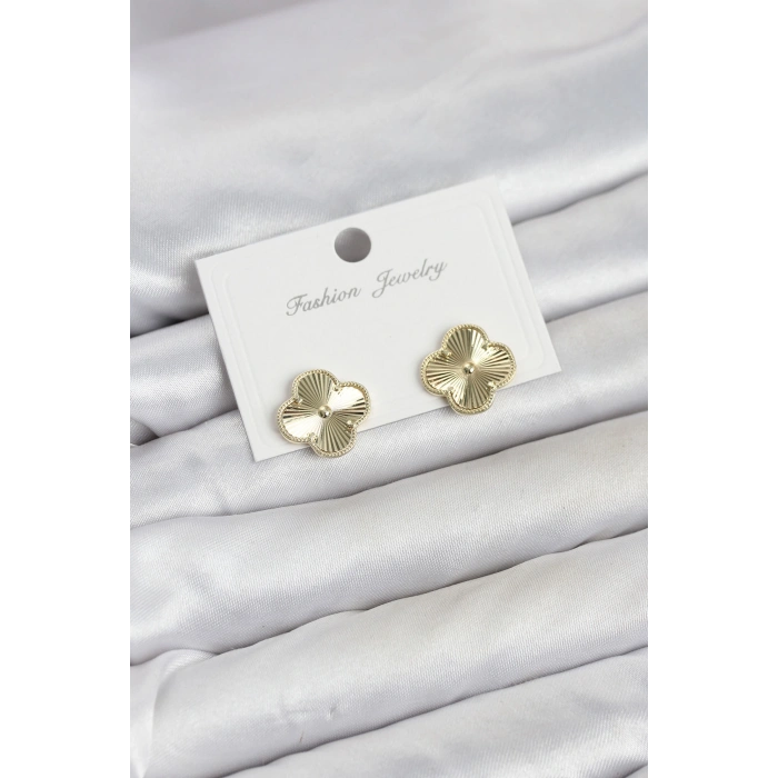 Gold Renk Pirinç Yonca Model Kadın Küpe