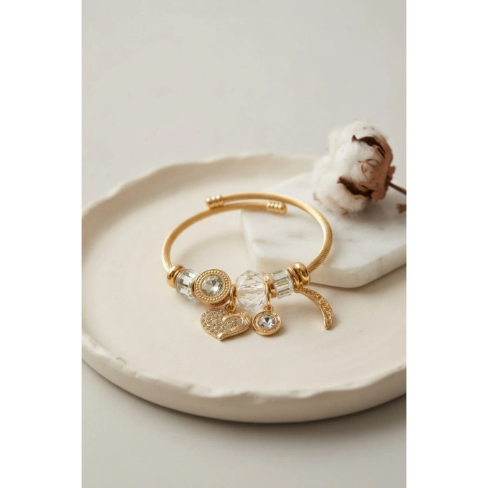 Kalp Model Gold Renk Beyaz Charmlı Bileklik