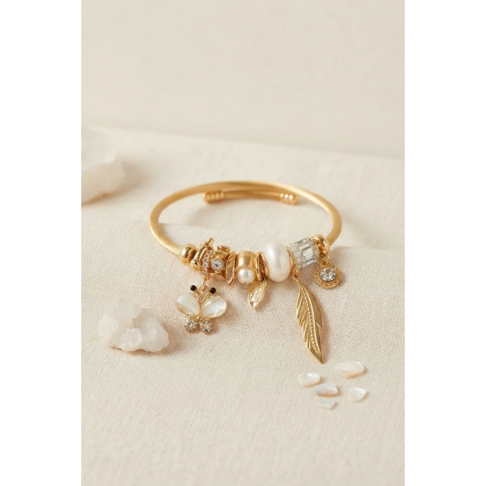 Kelebek Model Gold Renk Beyaz Charmlı Bileklik