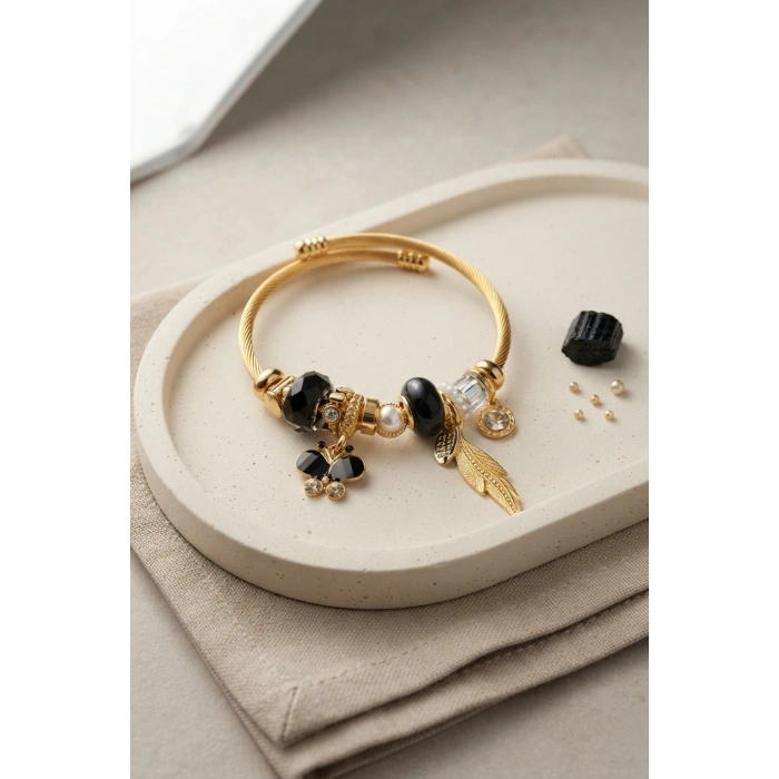Kelebek Model Gold Renk Siyah Charmlı Bileklik