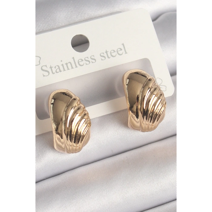 Pirinç Gold Renk İşleme Detaylı Yarım Halka Model Kadın Küpe