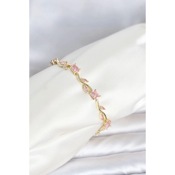 Pirinç Gold Renk Pembe Zirkon Taşlı Çiçek Model Kadın Bileklik
