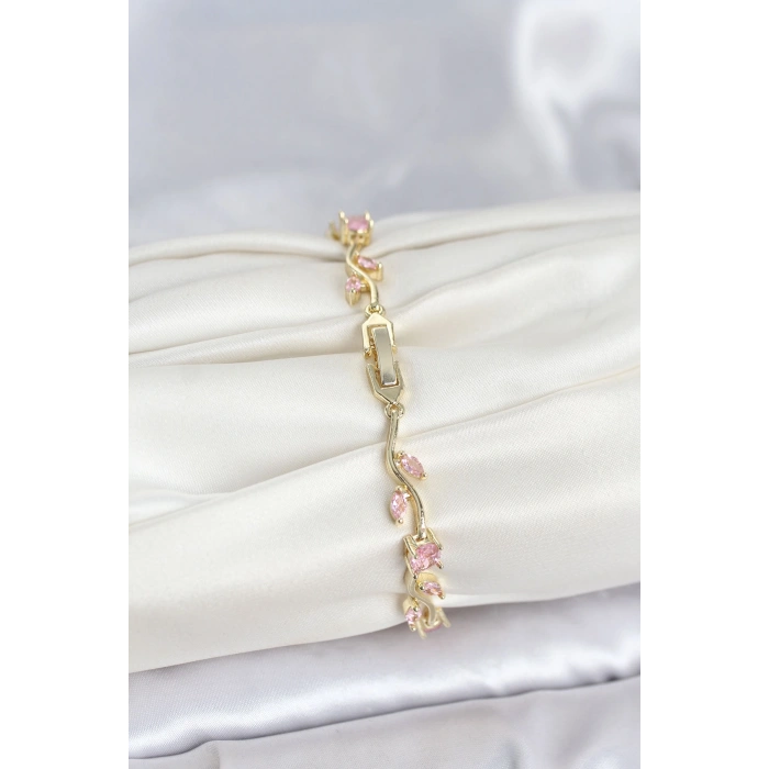 Pirinç Gold Renk Pembe Zirkon Taşlı Çiçek Model Kadın Bileklik